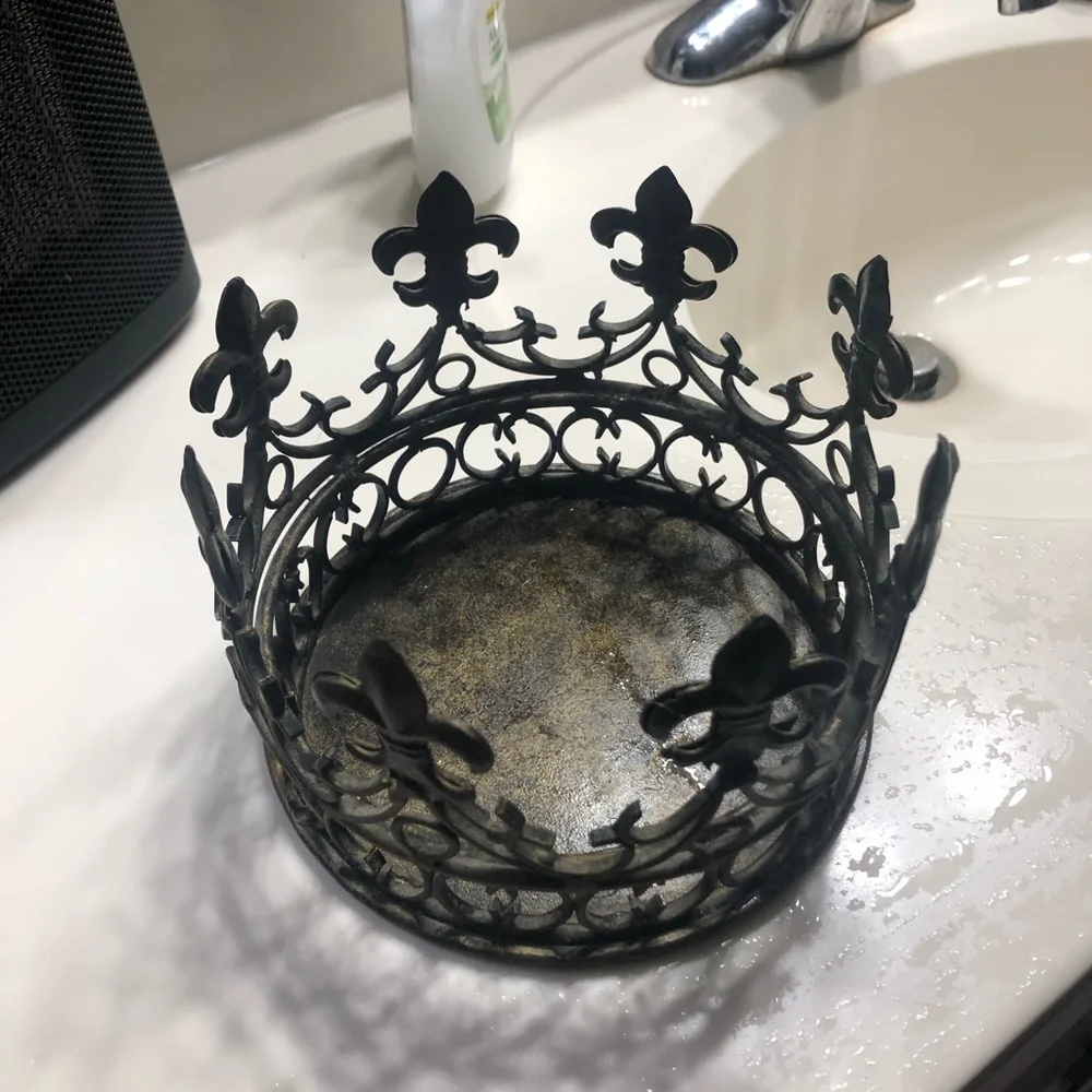 A golden metal crown basket.